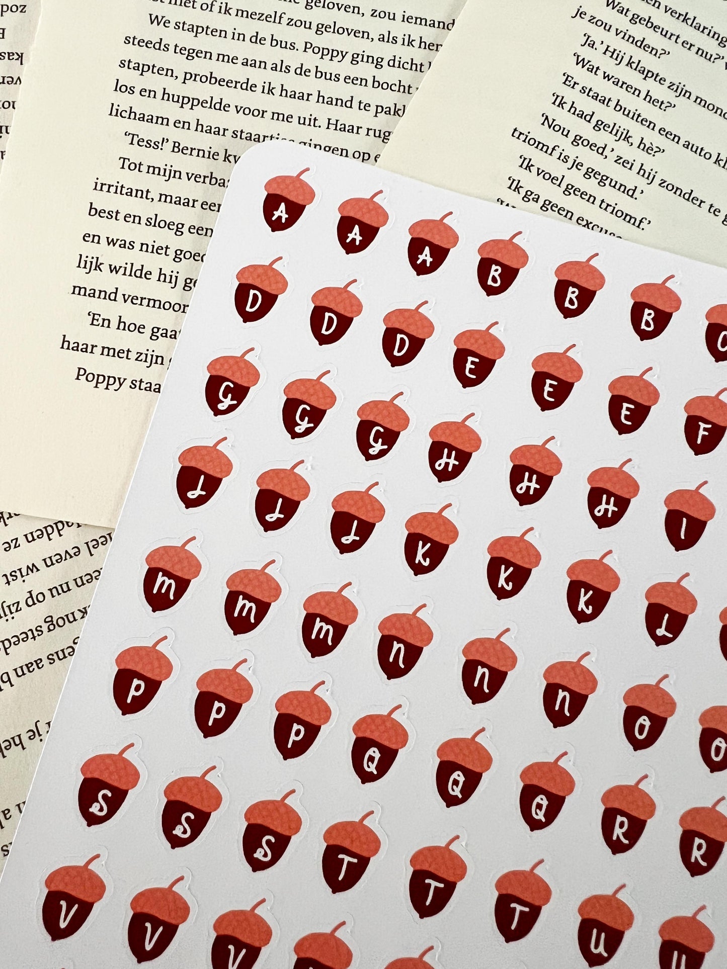 Stickervel met het alfabet in herfst thema, geschikt voor journaling, snailmail, penpal en scrapbooking
