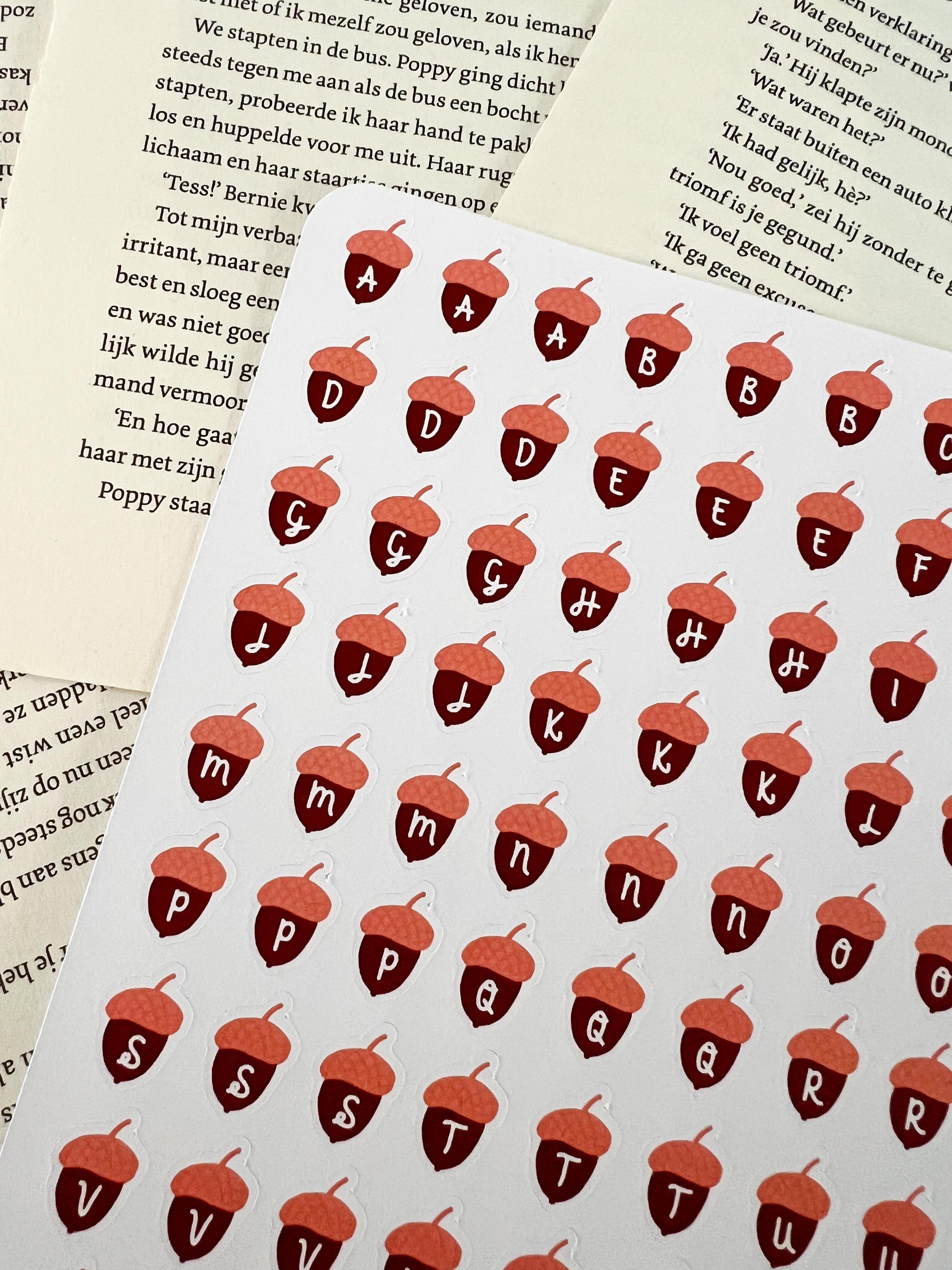 Stickervel met het alfabet in herfst thema, geschikt voor journaling, snailmail, penpal en scrapbooking