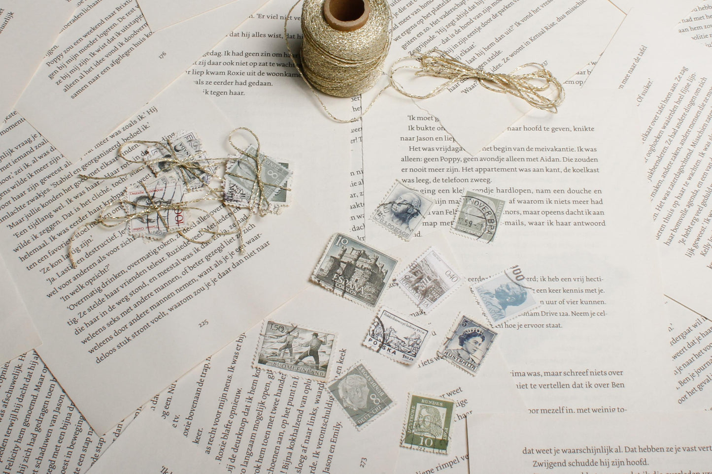 Vintage Postzegels Op Kleur - Set van 10