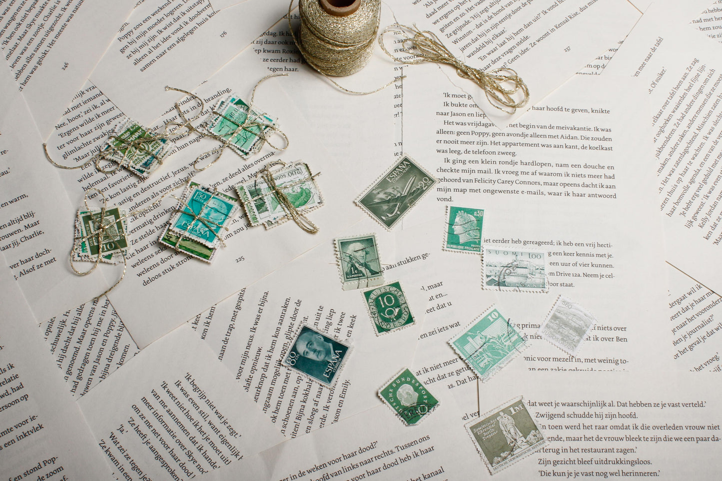 Vintage Postzegels Op Kleur - Set van 10