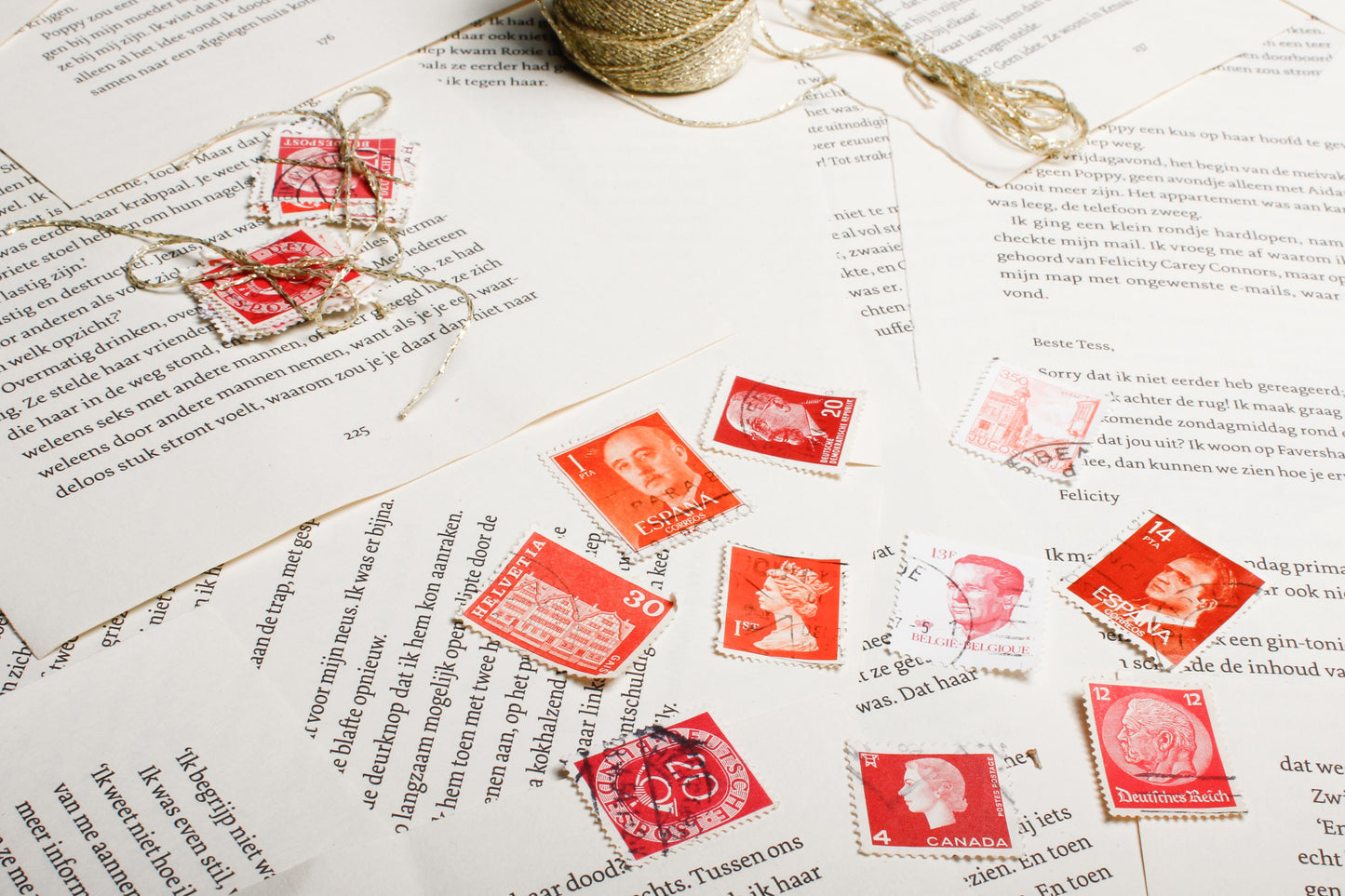 Vintage Postzegels Op Kleur - Set van 10