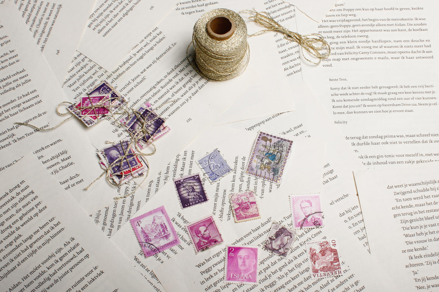 Vintage Postzegels Op Kleur - Set van 10