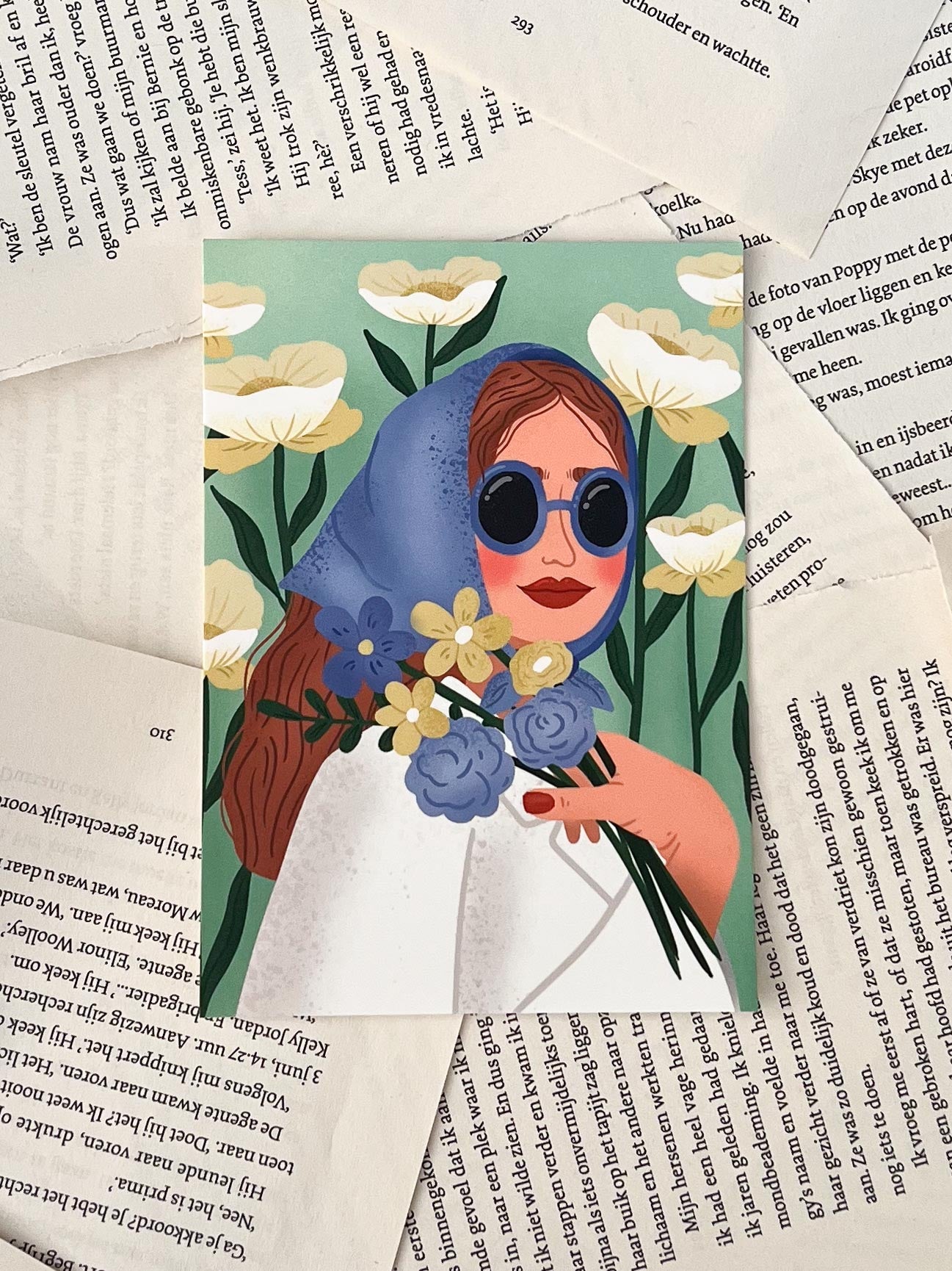 kaart met een illustratie van een vrouw met bloemen