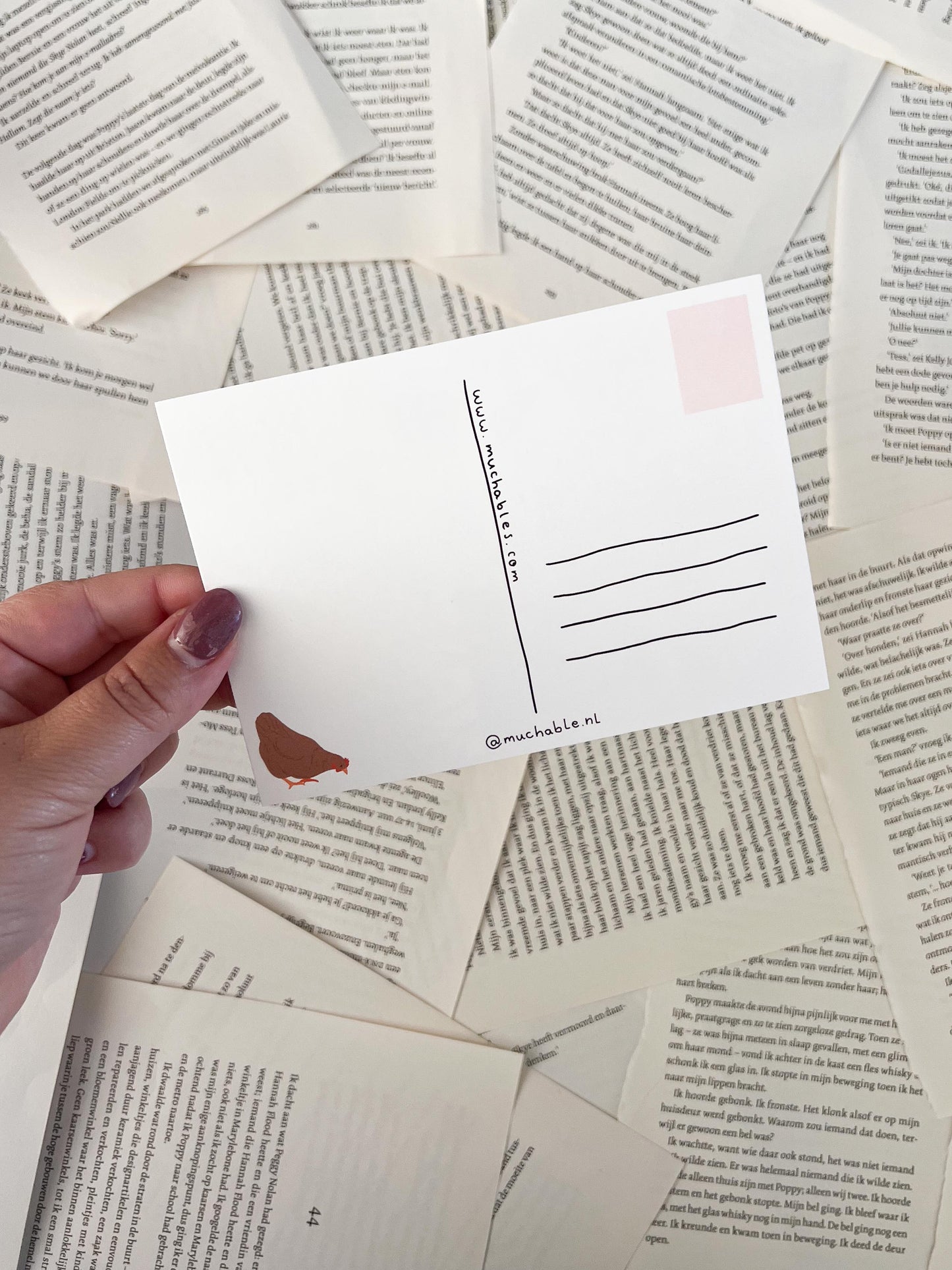 kaart met illustratie van een vrouw met kippen